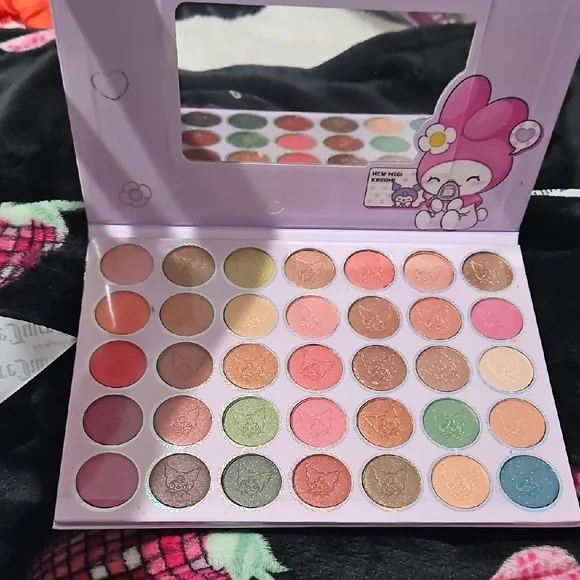 Pink My Melody Eyeshadow Pellette - Picture 3 of 5